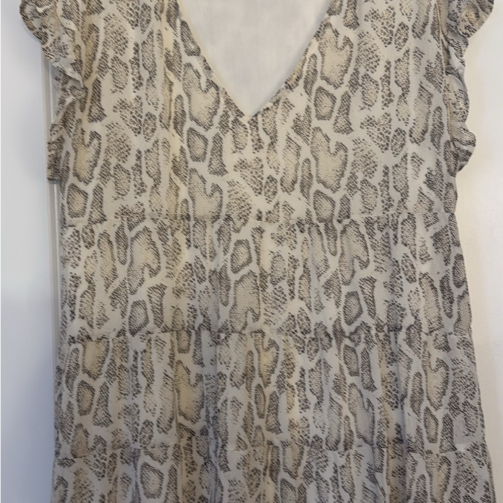 JODIFL Cream and Tan Ruffled Tiered Cap Sleeve Blouse
